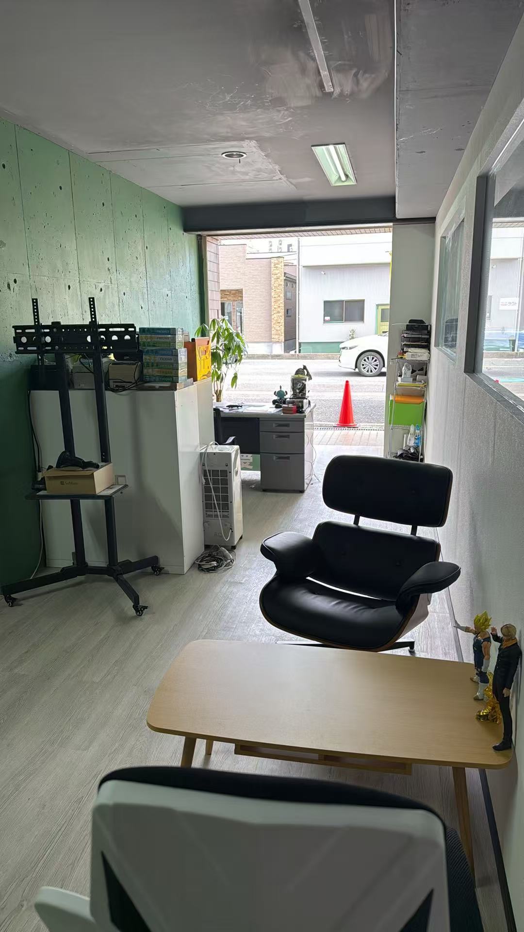 レンタカー営業所内部